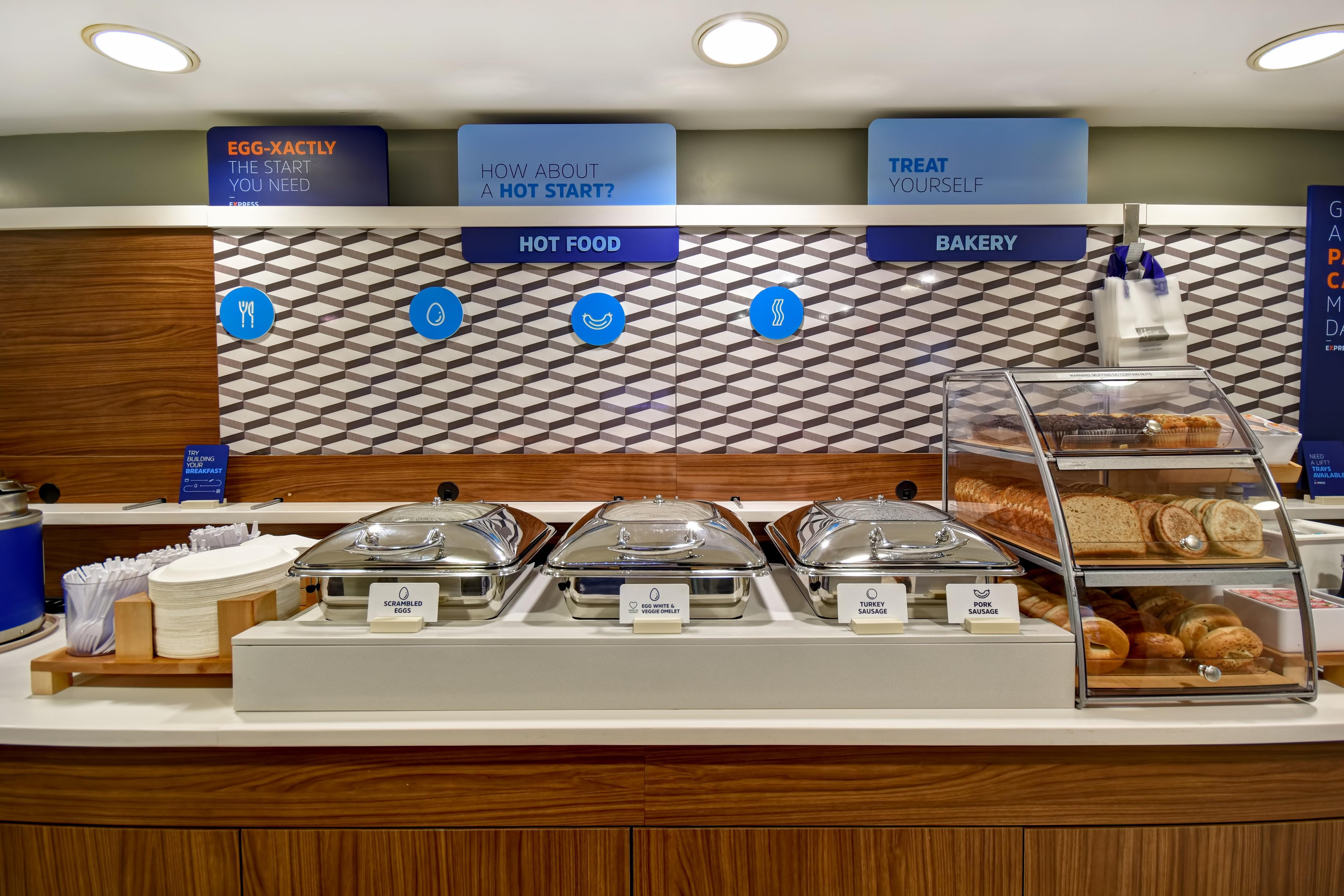 Holiday Inn Express Newport North - Middletown By Ihg Exterior photo