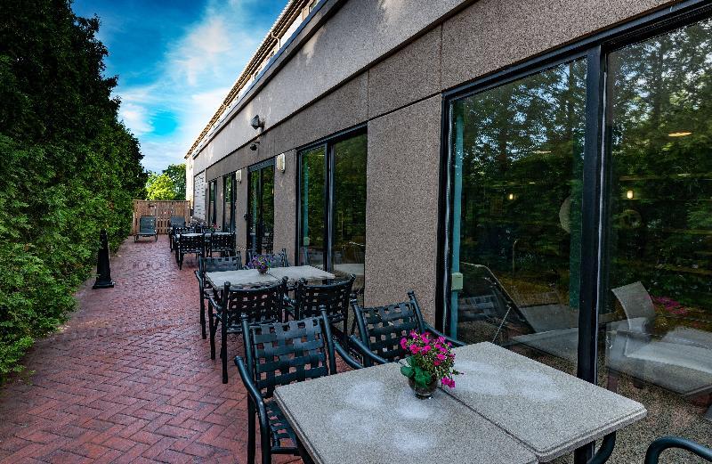 Holiday Inn Express Newport North - Middletown By Ihg Exterior photo